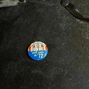 Intellectuals for Archie bunker button vote 1972 presidential campaign pin